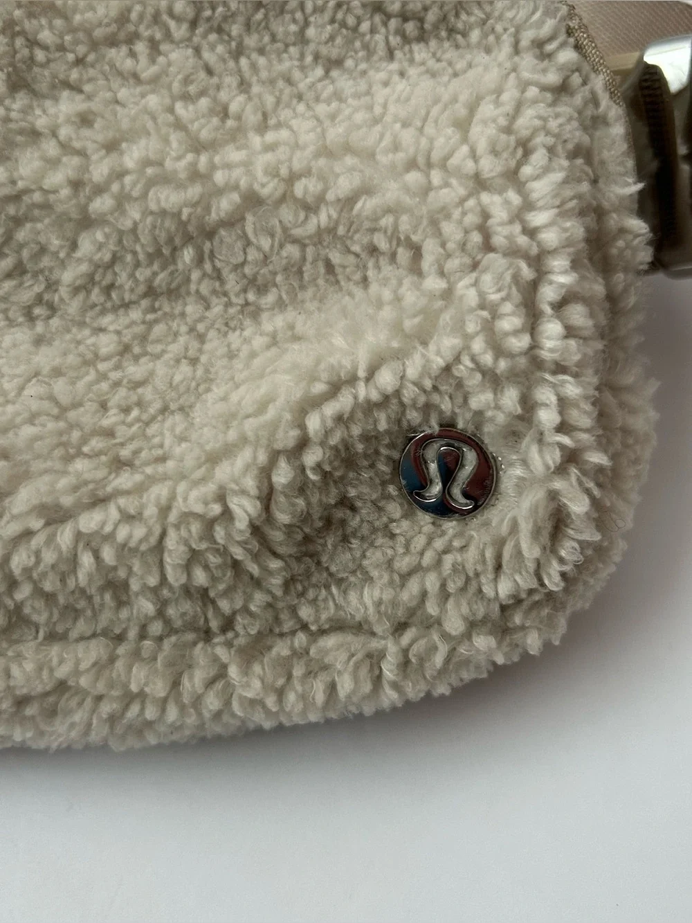 Lululemon Everywhere Belt Bag Fanny Pack Fuzzy Fleece Sherpa Cream Ivory Silver